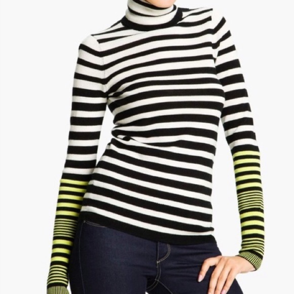 🧃Juicy Couture turtle neck - Picture 2 of 6